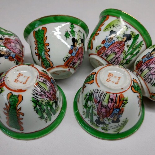 Chinese miniature tea set Zhong Guo Jingdezhen Zhi with 9 pieces, painted geishas