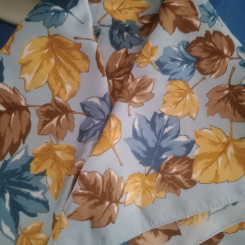 Square scarf used with leaf pattern 0.56x0.56
