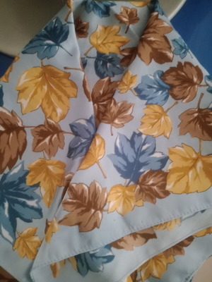 Square scarf used with leaf pattern 0.56x0.56