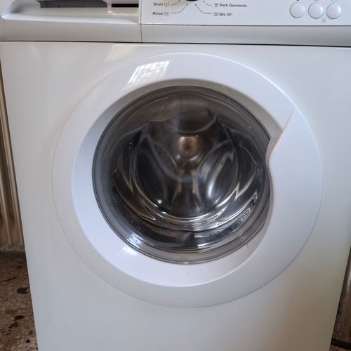 Zanussi washing machine like new, 7 kg load capacity