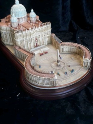 St. Peter's Basilica Rome model like new with lighting