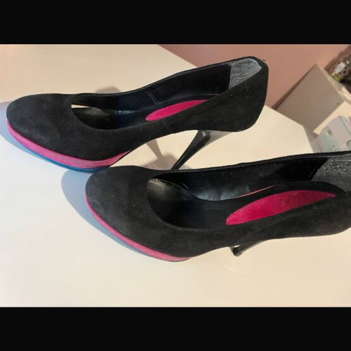 Castor pumps with 3 cm platform and 12 cm heel like new