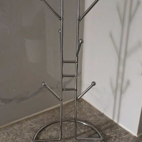 Metal mug holder like new for 6 mugs