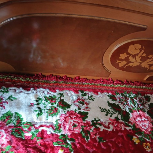 Velvet vintage quilt set with two pillowcases, burgundy