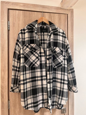 Stradivarius shirt jacket like new, black and white, size S