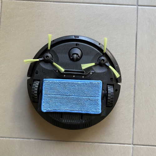 Taurus Striker 2.0 Robot Vacuum Like New, Black