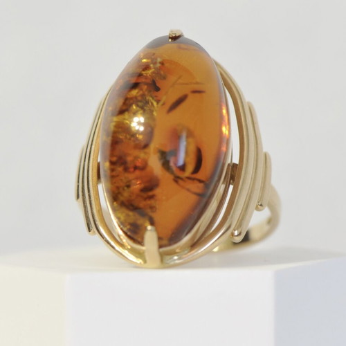 Russian Soviet gold 585/14K ring with Baltic amber like new