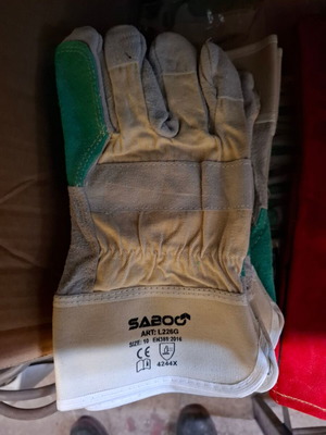 Work gloves new for heavy tasks, metal, wood etc.