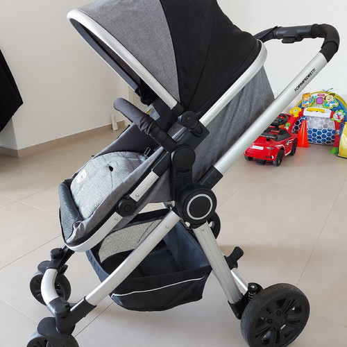 FoppaPedretti Bikini Plus travel system used with gifts