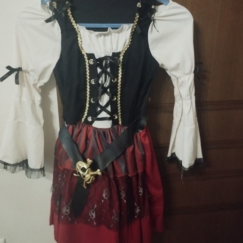 Pirate costume like new, size 10-12 years