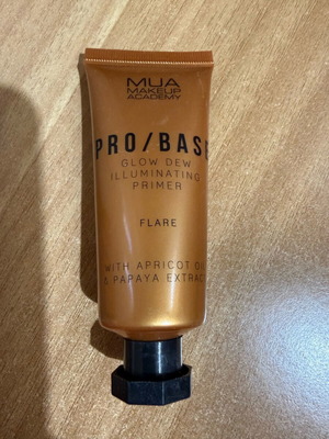 Mua pro base glow dew illuminating primer στην απόχρωση Flare σαν καινούργιο