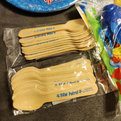 Paw Patrol party set new with plates and spoons