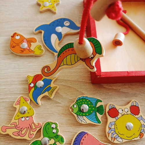 Wooden magnetic fishing game used with 10 sea animals and 2 fishing rods