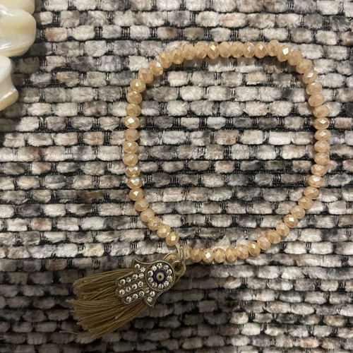 Set of 5 women's bracelets used, including shells and pearls