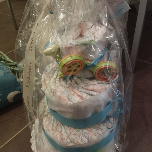 Diaper cake with many diapers new