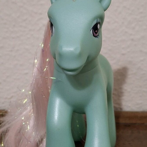 My Little Pony Minty G3 2006 Christmas Winter collectible figure like new