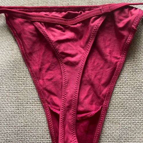 Wonderbra string new, unworn with transparent detail