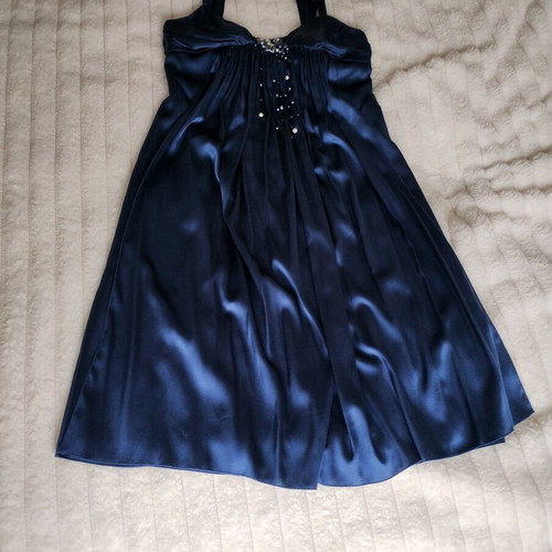 Cocktail dress like new with appliqué pearls blue size M