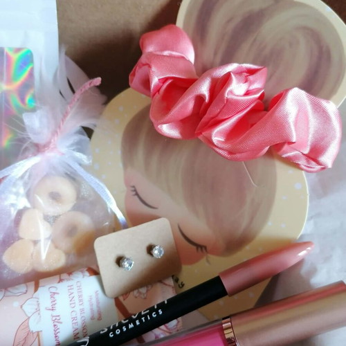 Luxury Beauty & Care Gift Box new