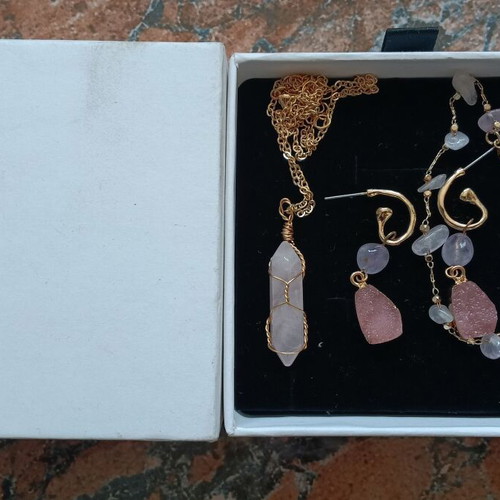 Jewelry set with rose quartz and gold-tone metal elements