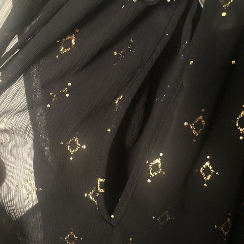 Black sleeveless blouse with gold motifs like new