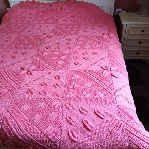 Handmade wool knitted blanket like new, pink-coral