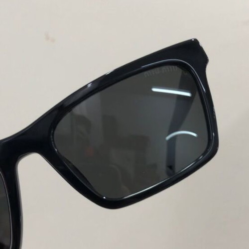 Miu Miu A05S sunglasses new, black, rectangular frame