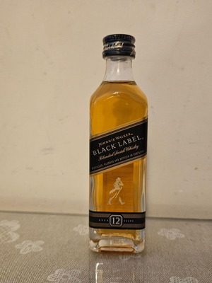 Johnnie Walker 12yo Black Label whisky miniature new, sealed