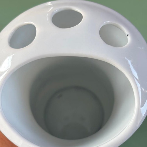 Toothbrush holder, height 11cm, diameter 9.5cm