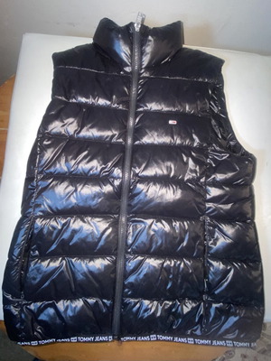 Tommy Hilfiger Puffer Vest Large like new, black