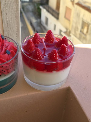 Scented candle strawberries new