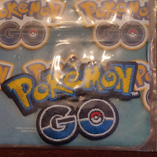 Pokemon set: vintage flipper, sleeves, embroidered badge