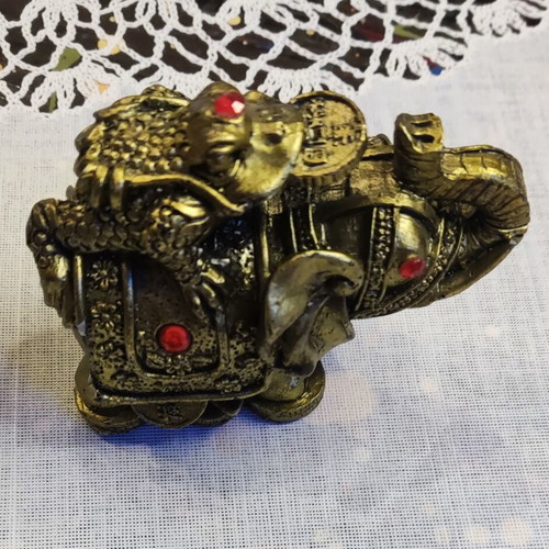 Feng Shui decorative set like new, 4 pieces for luck and prosperity