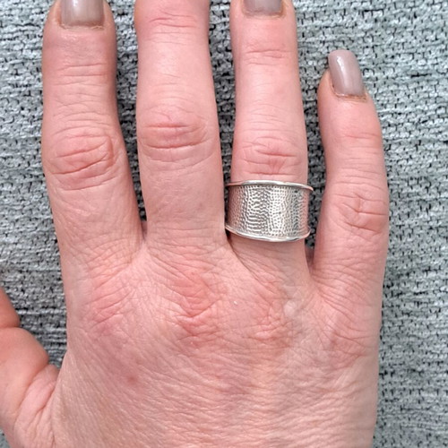 Silver Wide Ring with Hammered Texture like new