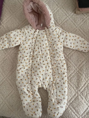 Full-body jacket like new for 9-12 months