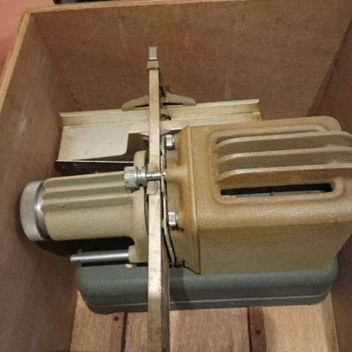 Slide projector used, antique 60s-70s in box