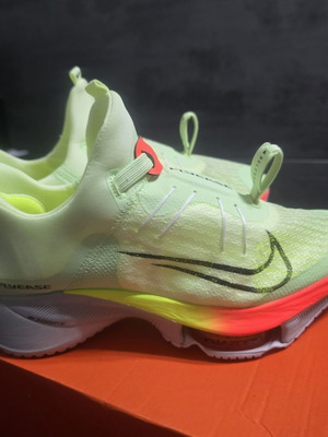 Nike Air Zoom Tempo Next% FlyEase sneakers new, size 42.5, lime