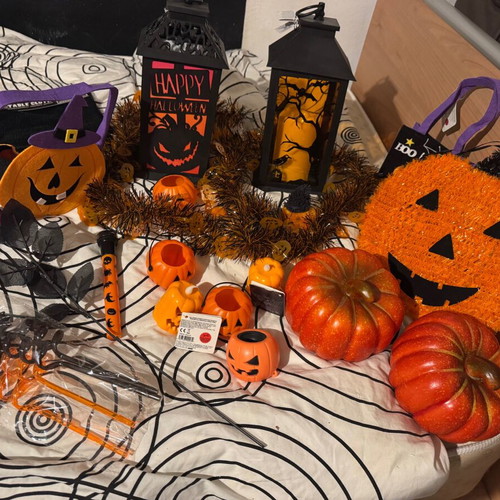 Halloween decoration set like new, orange and black