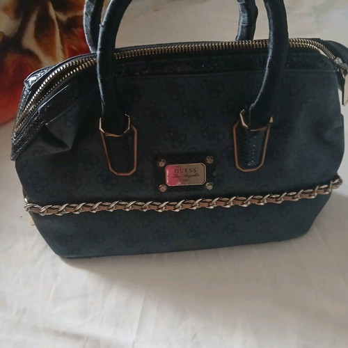 Guess handbag like new authentic