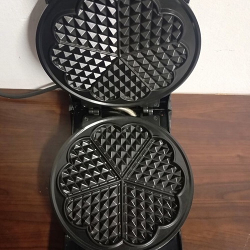 Bifinet waffle maker used, good working condition