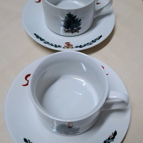 Christmas coffee cups like new, set of 2, porcelain