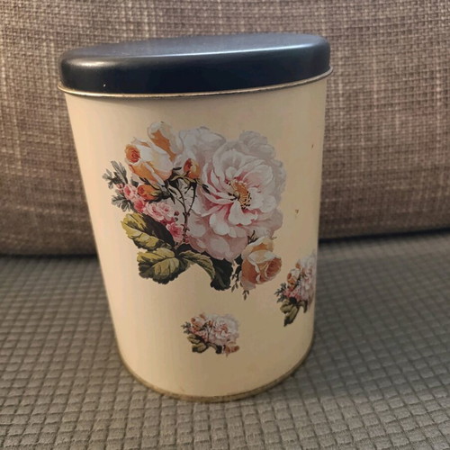 Collectible metal box Bravo by Aslanis used