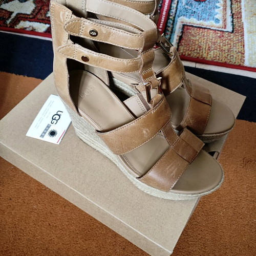 Ugg Kolfax σανδάλια 38 νούμερο σαν καινούργια, καλοκαιρινά