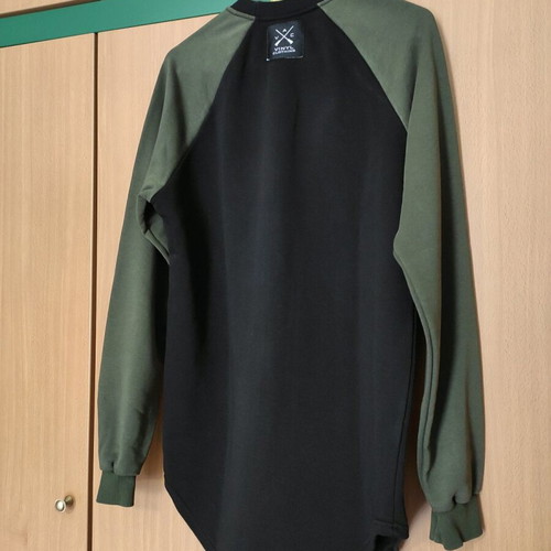 Vinyl Art Clothing Company men's long-sleeve shirt like new, black with dark khaki