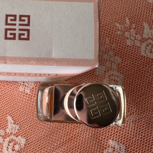 Irresistible Givenchy Eau De Toilette Fraiche like new 35 ml