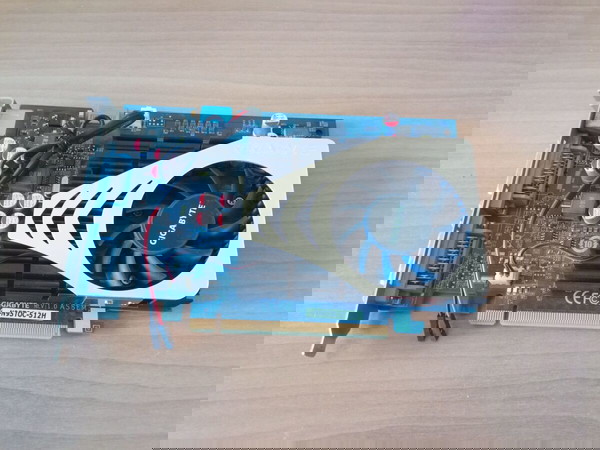 Πωλείται Gigabyte GV-N95TOC-512H (9500GT) VGA