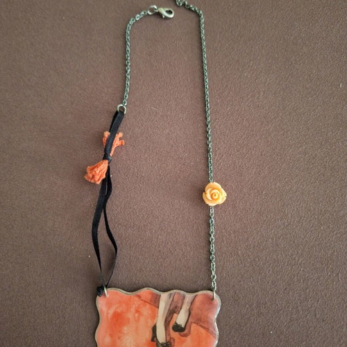 Fo Bijou handmade necklace motif, salmon-orange, like new