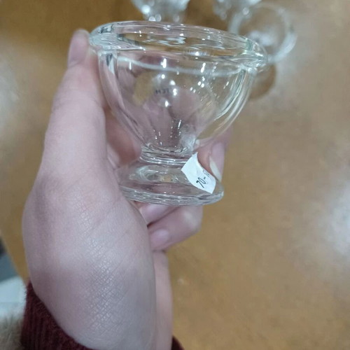 Glass egg cups set of 6 like new