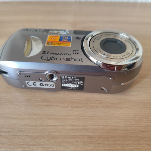 Sony Cyber-shot DSC-P93A digital camera like new with accessories