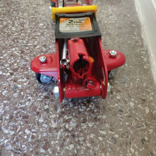 Hydraulic jack "Crocodile" 2 ton used with case for repair or spare parts